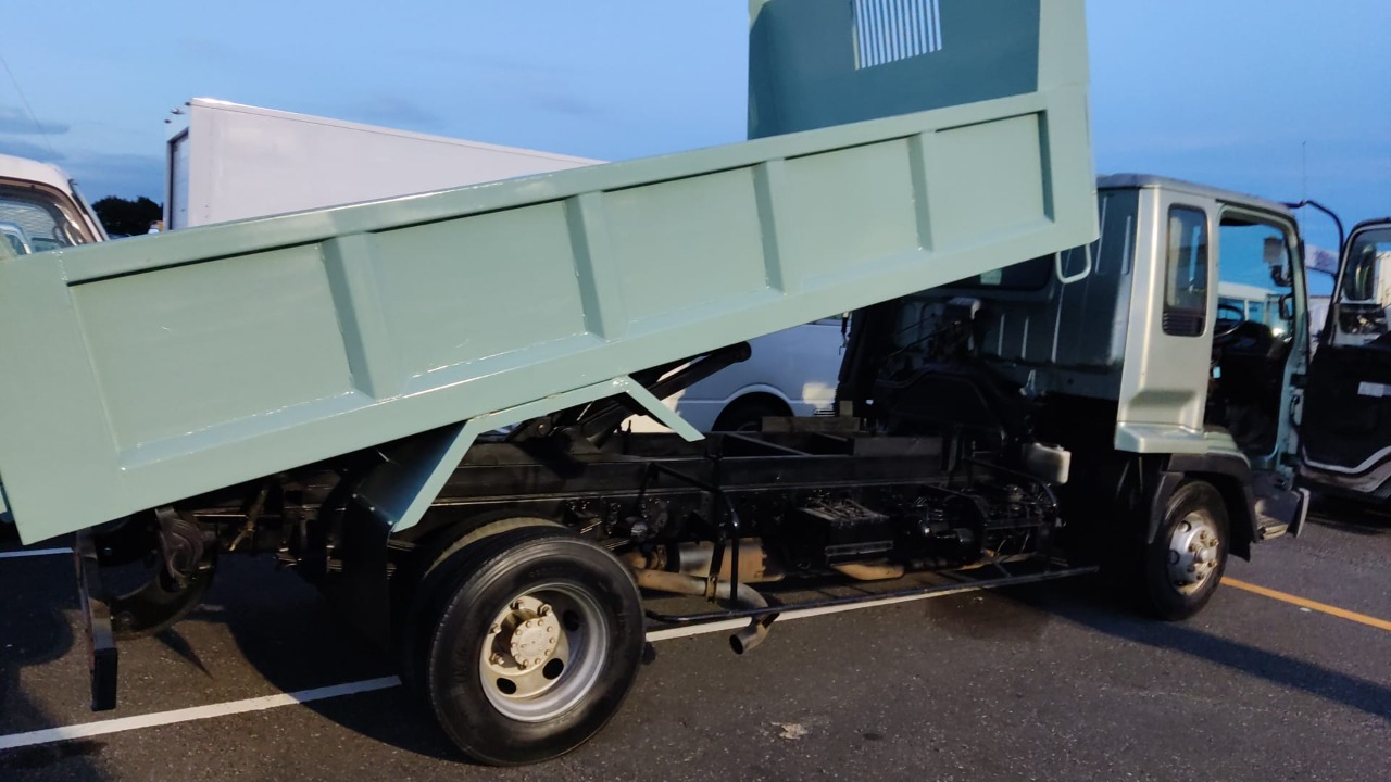 1999 Isuzu Forward Dump